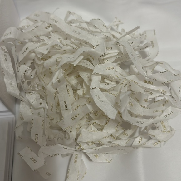 DIOR BOX WITH FOLD DOWN FRONT AND DIOR SHREDDED PAPER - Picture 4 of 5